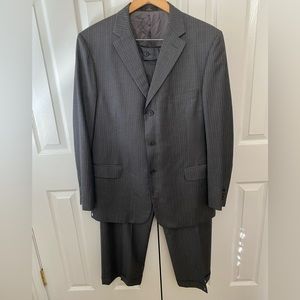 VINTAGE Valentino Gray with White and Tan Pinstripe 3-Button Suit SZ 46
